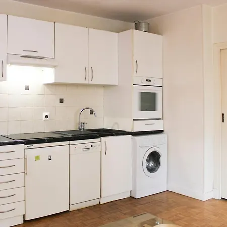 Ideally Located In * París