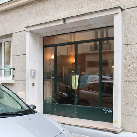 Ideally Located In * París